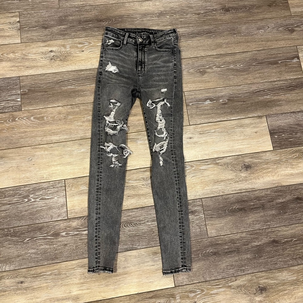 American eagle denim ripped black jeans size 2, lightly used, perfect condition